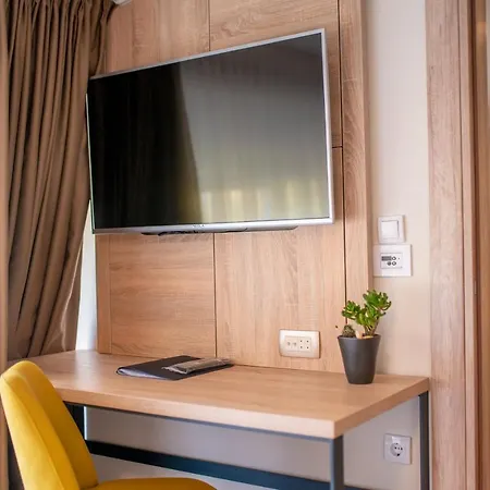 Soni Lux 4*