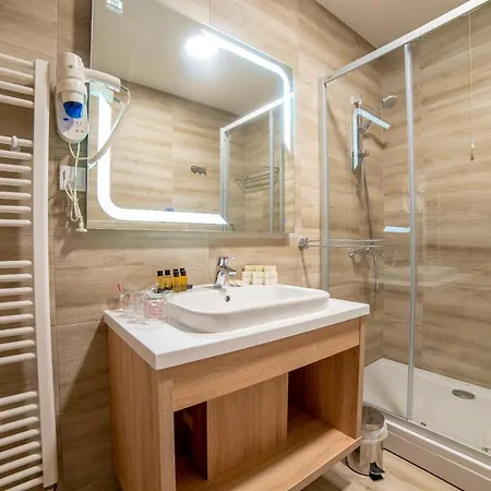 מלון Soni Lux 4*